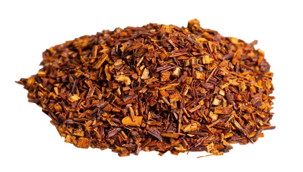 foglie-rooibos-rosso-mogano Foglie aghiformi di rooibos rosso essiccate, dal colore mogano caratteristico dopo l'ossidazione